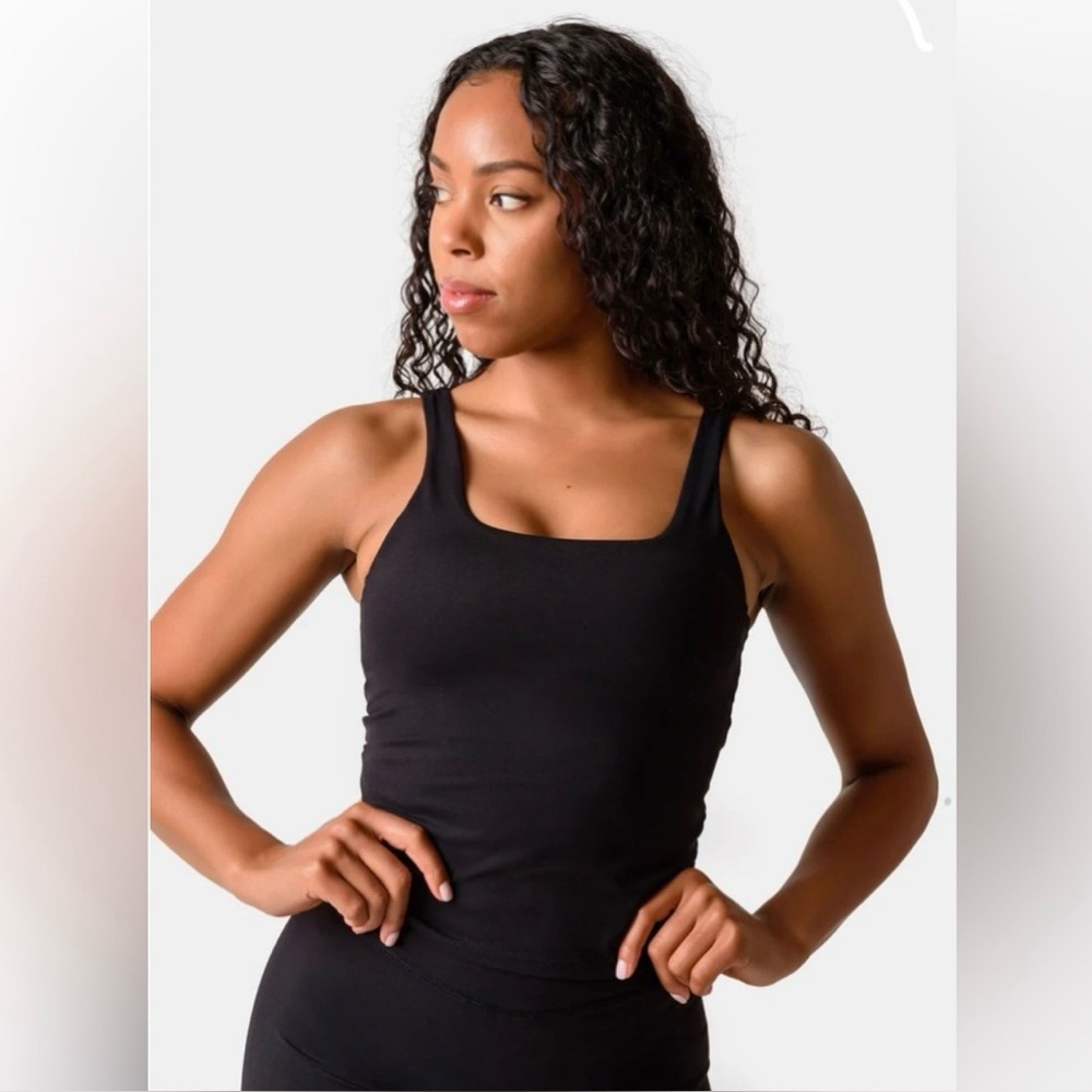 Kamo Fitness Ellyn Waist Length Tank Top - Black NWT